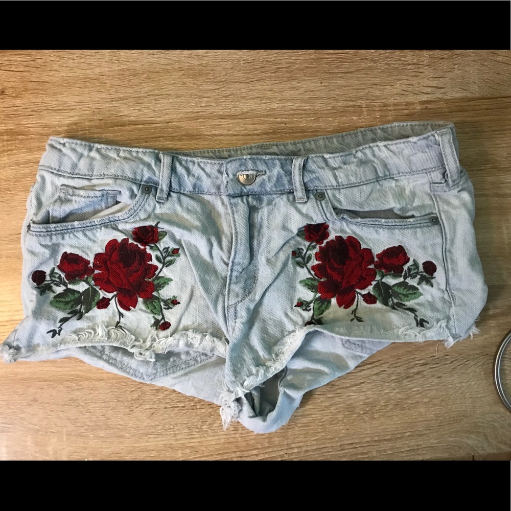 h&m rose embroidery shorts